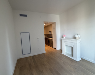 243 West 28th Street - Photo Thumbnail 1