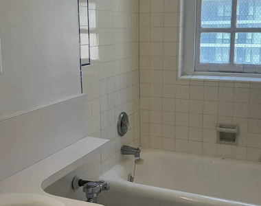 150 East 39th Street, Unit 1606 - Photo Thumbnail 4