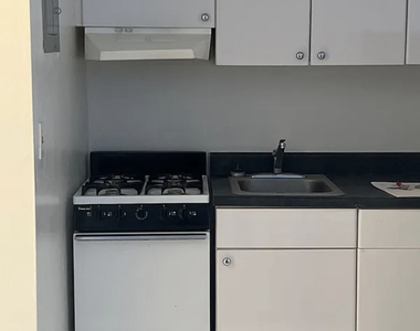 150 East 39th Street, Unit 1606 - Photo Thumbnail 3