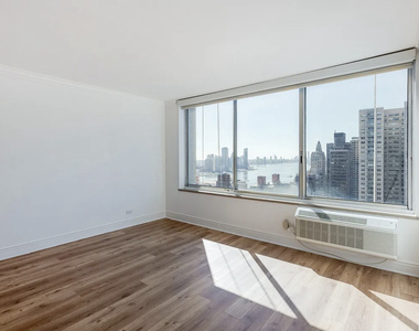 417 East 57th Street, Unit 4a - Photo Thumbnail 2