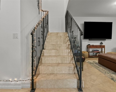 732 Ne 15th Avenue - Photo Thumbnail 15