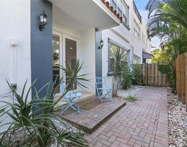 732 Ne 15th Avenue - Photo Thumbnail 2