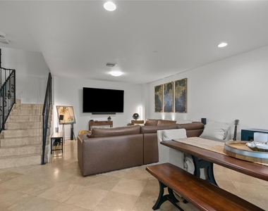 732 Ne 15th Avenue - Photo Thumbnail 1