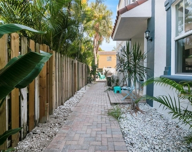 732 Ne 15th Avenue - Photo Thumbnail 5