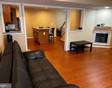 5802 Telluride Lane - Photo Thumbnail 4