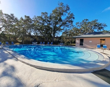 2005 Greenbriar Boulevard - Photo Thumbnail 5