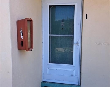 2005 Greenbriar Boulevard - Photo Thumbnail 2