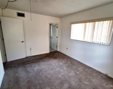 2005 Greenbriar Boulevard - Photo Thumbnail 17