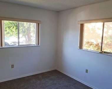 2005 Greenbriar Boulevard - Photo Thumbnail 14