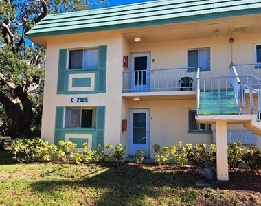 2005 Greenbriar Boulevard - Photo Thumbnail 1