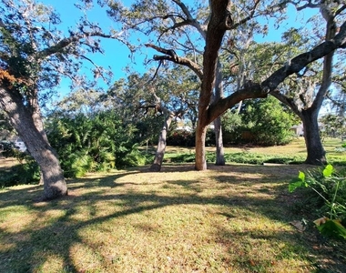 2005 Greenbriar Boulevard - Photo Thumbnail 12