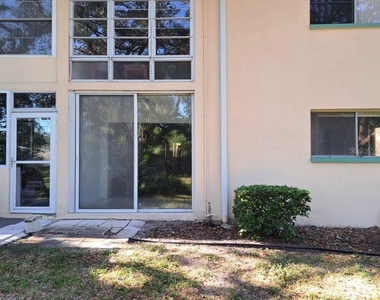 2005 Greenbriar Boulevard - Photo Thumbnail 4