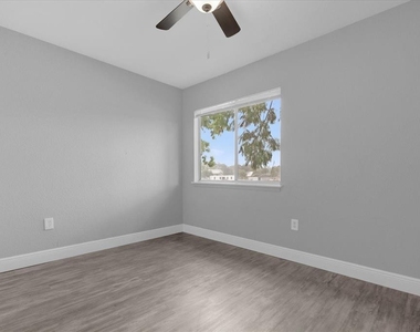 2418 Skan Court - Photo Thumbnail 12