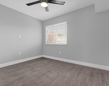2418 Skan Court - Photo Thumbnail 9