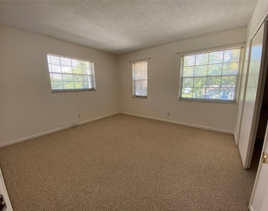 310 Sw 11th Court - Photo Thumbnail 8
