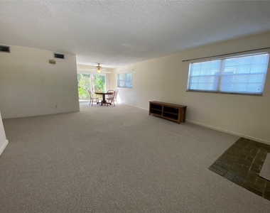 310 Sw 11th Court - Photo Thumbnail 4