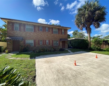 310 Sw 11th Court - Photo Thumbnail 1