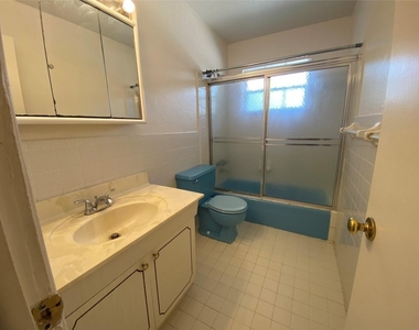 310 Sw 11th Court - Photo Thumbnail 10