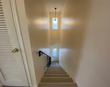 310 Sw 11th Court - Photo Thumbnail 7