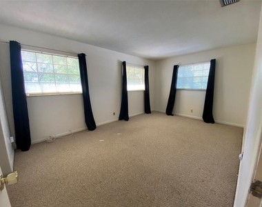 310 Sw 11th Court - Photo Thumbnail 9