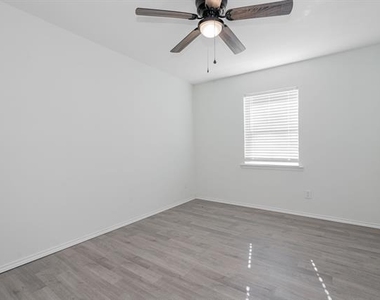508 Rogers Way - Photo Thumbnail 18