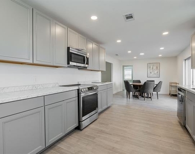 508 Rogers Way - Photo Thumbnail 15