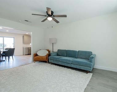508 Rogers Way - Photo Thumbnail 5