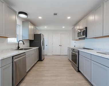508 Rogers Way - Photo Thumbnail 9