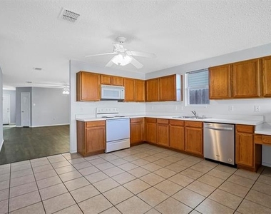 1713 Baxter Springs Drive - Photo Thumbnail 6