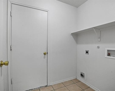 1713 Baxter Springs Drive - Photo Thumbnail 16