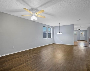 1713 Baxter Springs Drive - Photo Thumbnail 3