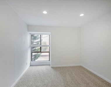 9150 Gramercy Drive - Photo Thumbnail 4