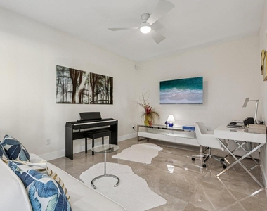 2640 Lake Shore Drive - Photo Thumbnail 14