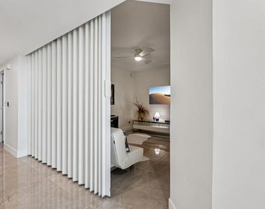 2640 Lake Shore Drive - Photo Thumbnail 19