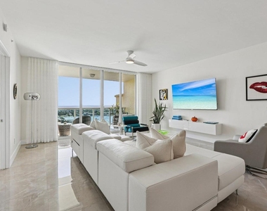 2640 Lake Shore Drive - Photo Thumbnail 2