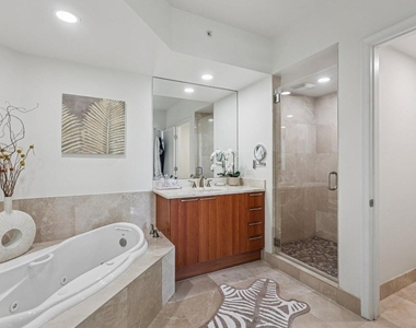 2640 Lake Shore Drive - Photo Thumbnail 35