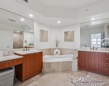 2640 Lake Shore Drive - Photo Thumbnail 34