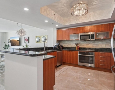 2640 Lake Shore Drive - Photo Thumbnail 9