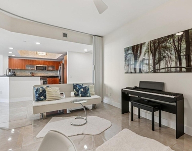 2640 Lake Shore Drive - Photo Thumbnail 17