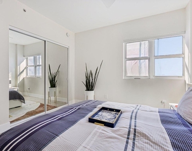 2640 Lake Shore Drive - Photo Thumbnail 25
