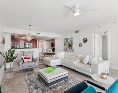 2640 Lake Shore Drive - Photo Thumbnail 3