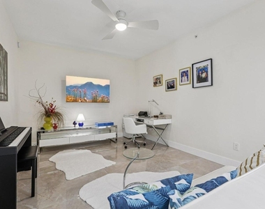 2640 Lake Shore Drive - Photo Thumbnail 13