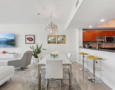 2640 Lake Shore Drive - Photo Thumbnail 5