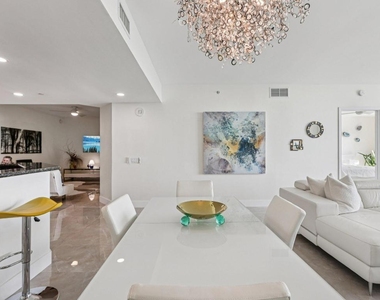 2640 Lake Shore Drive - Photo Thumbnail 7