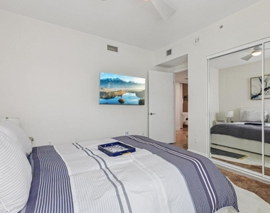 2640 Lake Shore Drive - Photo Thumbnail 23