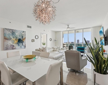 2640 Lake Shore Drive - Photo Thumbnail 6