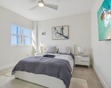 2640 Lake Shore Drive - Photo Thumbnail 20