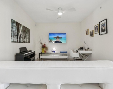 2640 Lake Shore Drive - Photo Thumbnail 18