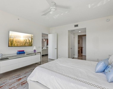 2640 Lake Shore Drive - Photo Thumbnail 30
