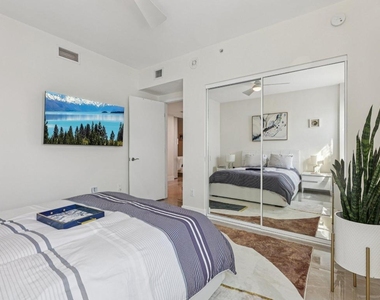 2640 Lake Shore Drive - Photo Thumbnail 24
